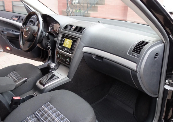 Skoda Octavia cena 31500 przebieg: 288000, rok produkcji 2013 z Nysa małe 781